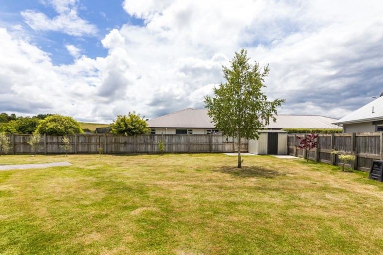 Photo of property in 28 Montgomery Crescent, Kinloch, Taupo, 3377