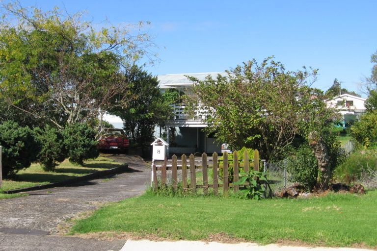 Photo of property in 8 Mayburn Road, Te Atatu Peninsula, Auckland, 0610