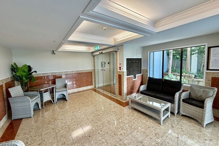 Photo of property in 4/99 Mokoia Road, Birkenhead, Auckland, 0626