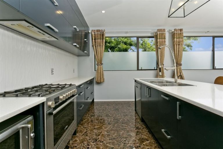 Photo of property in 11a Ludlow Terrace, Totara Vale, Auckland, 0627