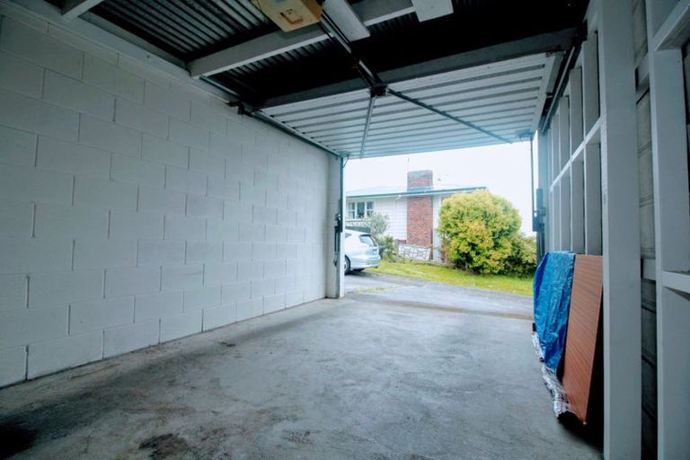 Photo of property in 2/12 Sherwood Avenue, Te Atatu South, Auckland, 0610