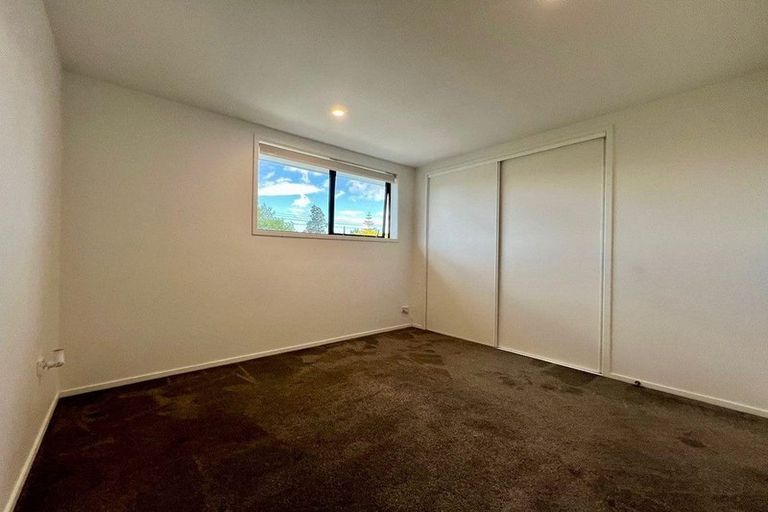 Photo of property in 2/14 Wilsher Crescent, Henderson, Auckland, 0612