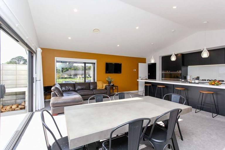 Photo of property in 36 Fernbrook Drive, Hurworth, New Plymouth, 4310