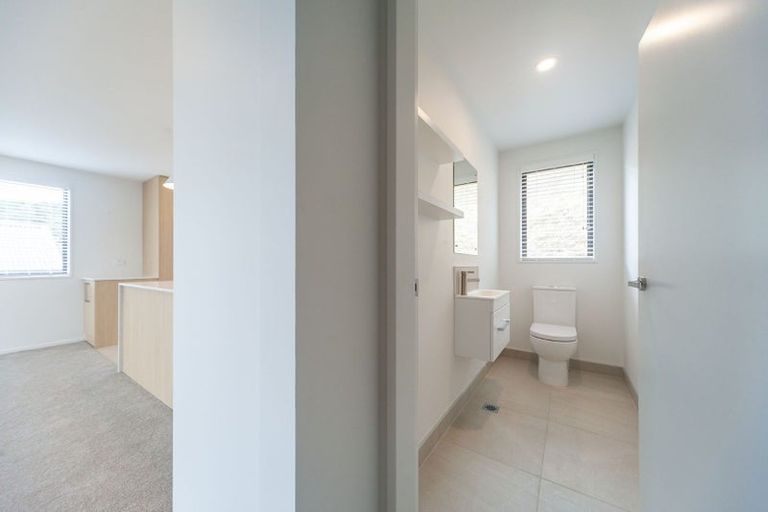 Photo of property in 33 Oakum Road, Whitby, Porirua, 5024