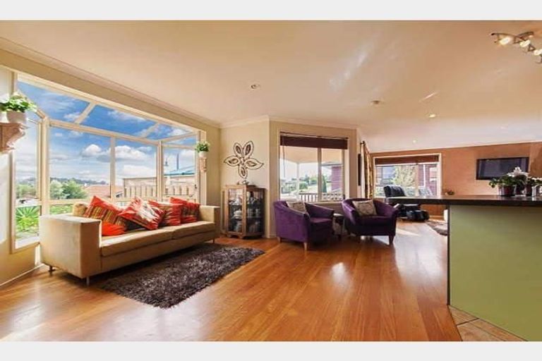 Photo of property in 31 Roy Maloney Drive, Henderson, Auckland, 0612