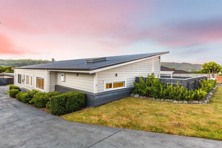 Photo of property in 21 Tasman Close, Aotea, Porirua, 5024