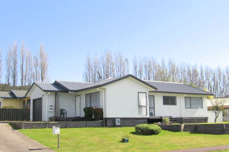 Photo of property in 4a Barraud Place, Pukehangi, Rotorua, 3015
