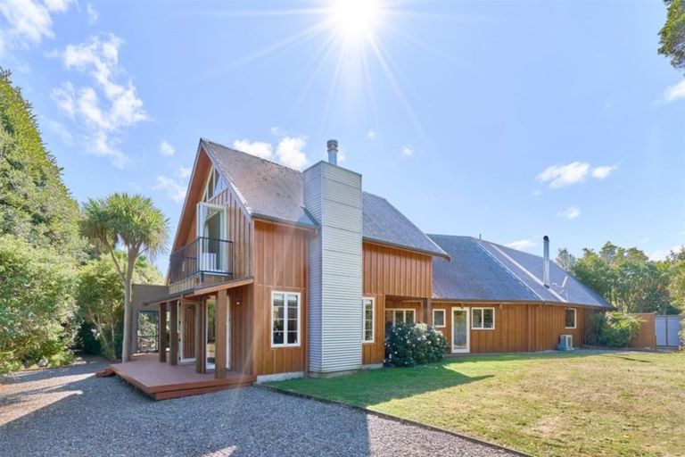 Photo of property in 355 Turitea Road, Turitea, Palmerston North, 4472