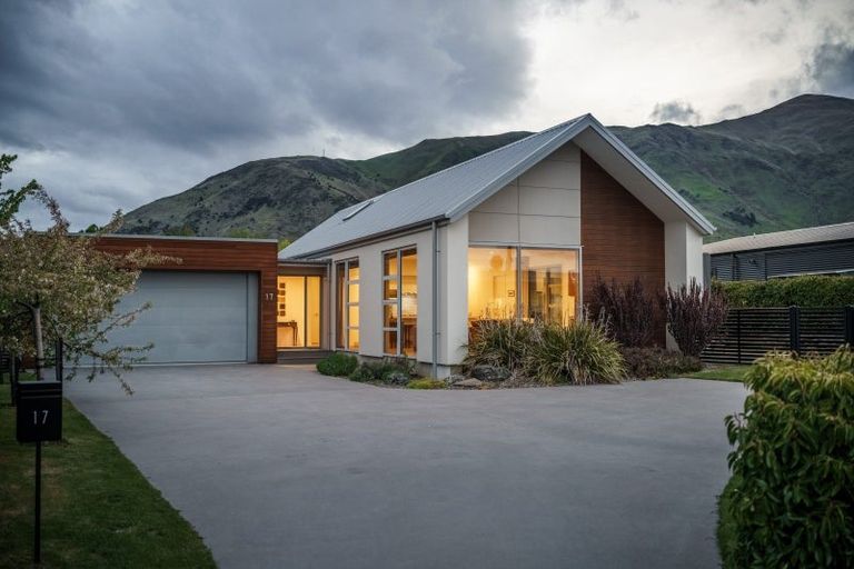 Photo of property in 17 Daniels Terrace, Wanaka, 9305