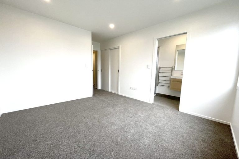 Photo of property in 4/12 Enderby Drive, Te Atatu Peninsula, Auckland, 0610