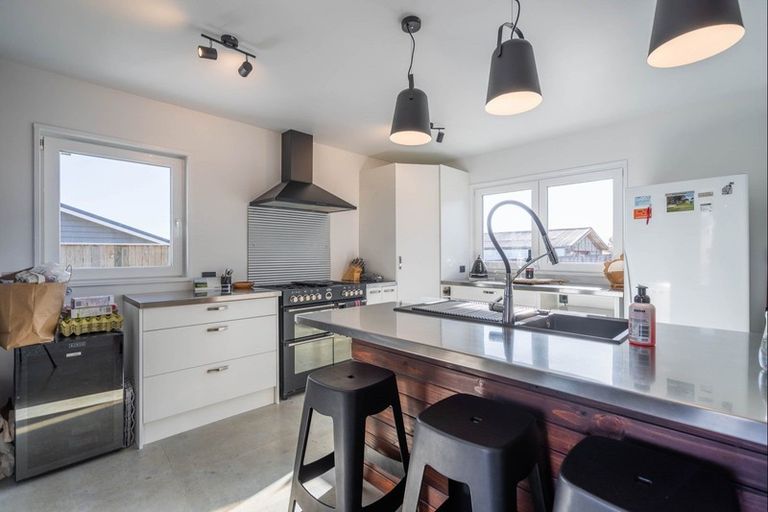 Photo of property in 12 Mahia Lane, Waikanae, 5036