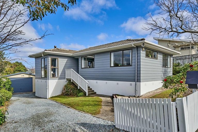 Photo of property in 2 Gainsborough Grove, Belmont, Lower Hutt, 5010