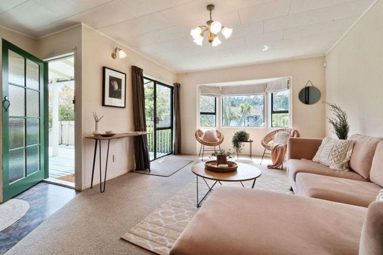 Photo of property in 21 Redlands Grove, Swanson, Auckland, 0612