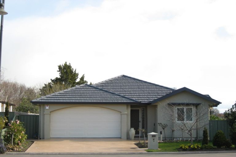 Photo of property in 8 Phoenix Place, Havelock North, 4130