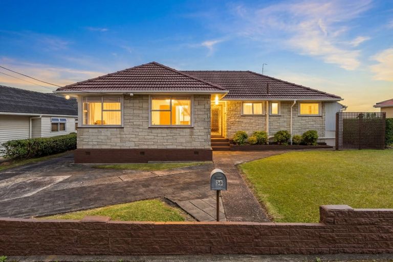 Photo of property in 38 Hobsonville Road, West Harbour, Auckland, 0618