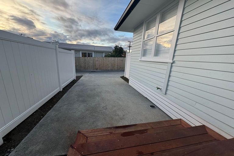 Photo of property in 117 Vodanovich Road, Te Atatu South, Auckland, 0610