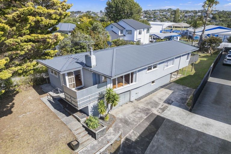 Photo of property in 83 Matipo Road, Mairangi Bay, Auckland, 0630