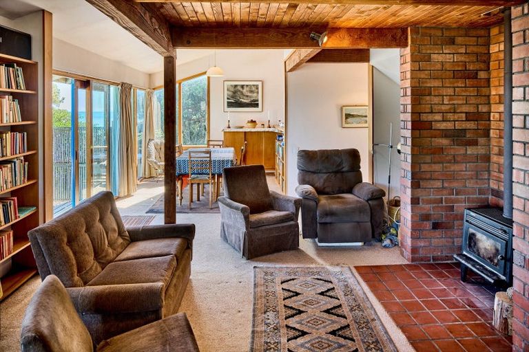 Photo of property in 13 The Parade, Paekakariki, 5034