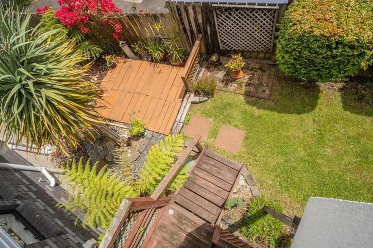 Photo of property in 1/3 Lantana Road, Green Bay, Auckland, 0604