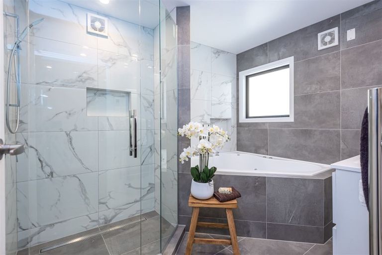 Photo of property in 139 Mount Pleasant Road, Mount Pleasant, Christchurch, 8081