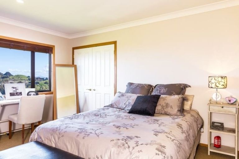 Photo of property in 42 Edge Hill, Acacia Bay, Taupo, 3385