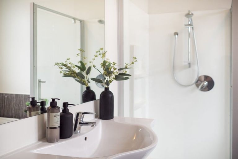 Photo of property in 32 Pahiatua Street, Hokowhitu, Palmerston North, 4410