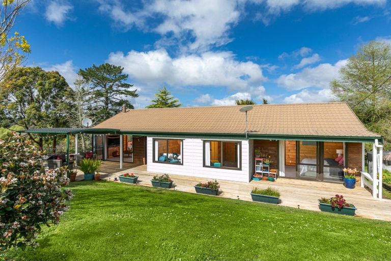 Photo of property in 32 Jeffs Road, Dairy Flat, Albany, 0794