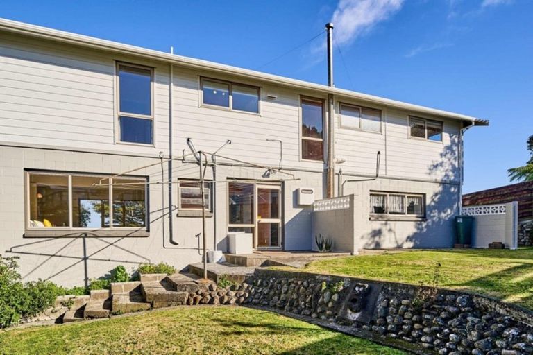 Photo of property in 14 Laburnum Grove, Maungaraki, Lower Hutt, 5010
