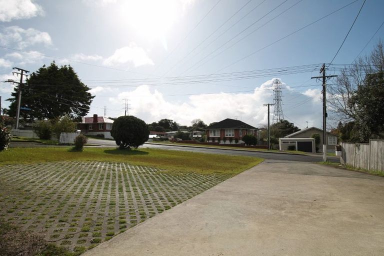 Photo of property in 13 Lyndhurst Road, Te Atatu South, Auckland, 0610