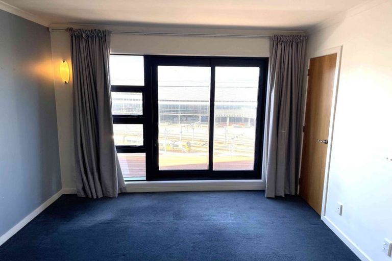 Photo of property in Endeavour Apartments, 4/125 Thorndon Quay, Pipitea, Wellington, 6011