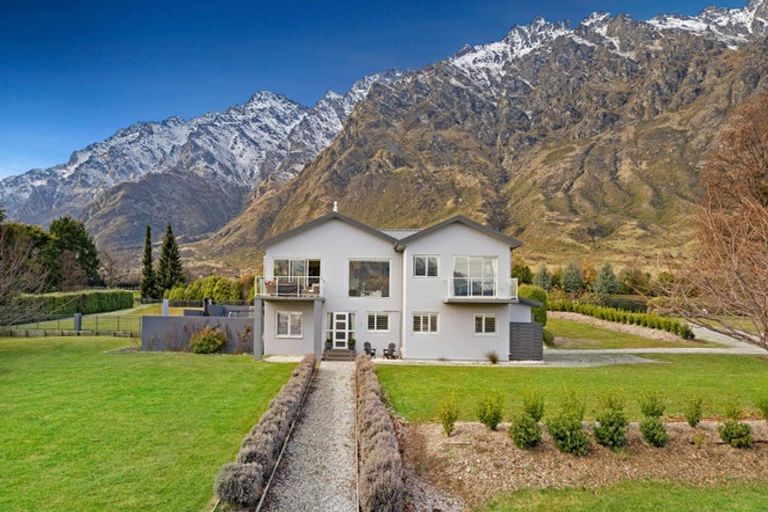 Photo of property in 2 Tasman Terrace, Drift Bay, Queenstown, 9371