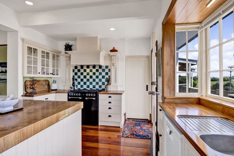 Photo of property in 416 Frankley Road, Hurdon, New Plymouth, 4310