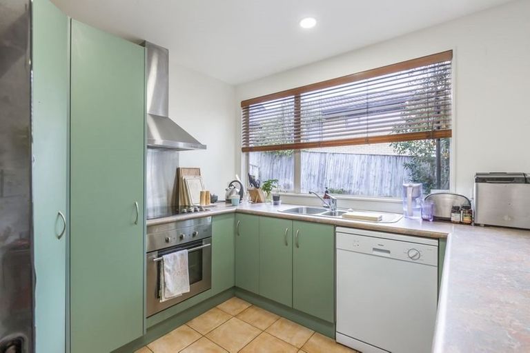 Photo of property in 18b Holiday Road, Stanmore Bay, Whangaparaoa, 0932