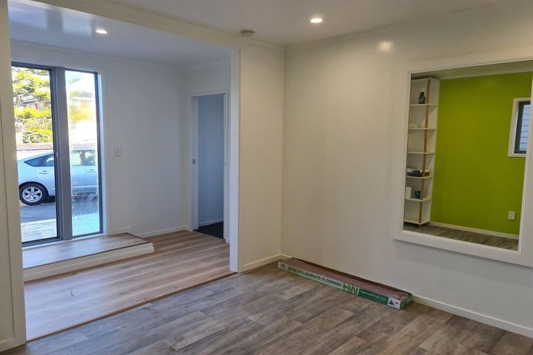 Photo of property in 5 Foyle Place, Glendene, Auckland, 0602