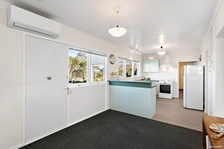Photo of property in 2/62 Kowhai Road, Campbells Bay, Auckland, 0630