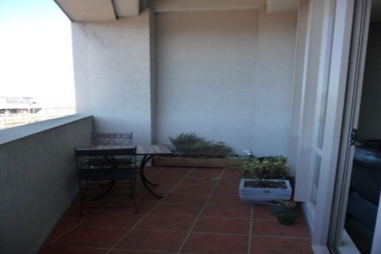 Photo of property in Stadium Garden Flats, 211/107 Thorndon Quay, Pipitea, Wellington, 6011