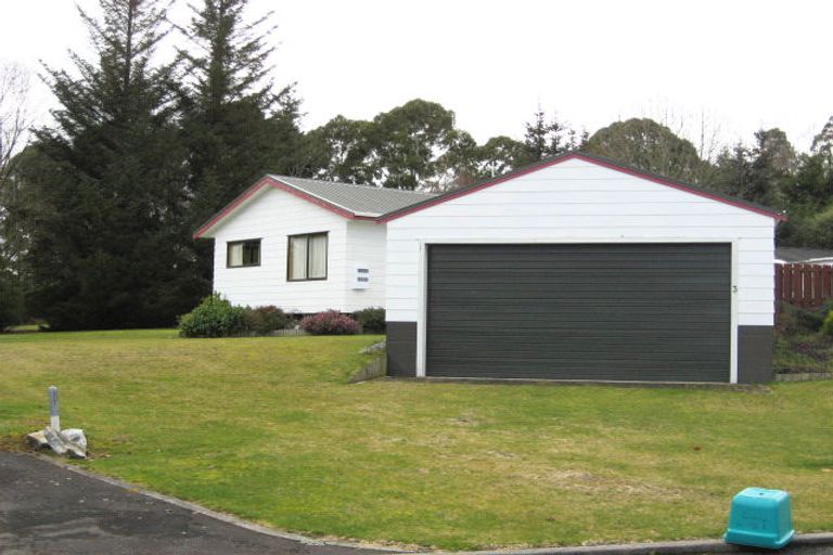 Photo of property in 3 Par Place, Kinloch, Taupo, 3377