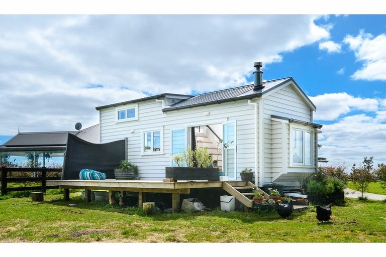 Photo of property in 361c Muriwai Valley Road, Muriwai, 0881