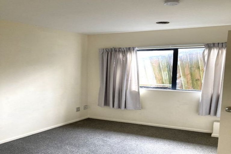 Photo of property in 6a Alma Street, Te Atatu South, Auckland, 0610