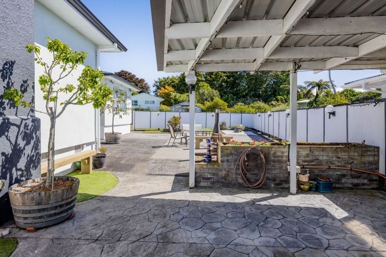 Photo of property in 8 Mahoe Street, Strandon, New Plymouth, 4312