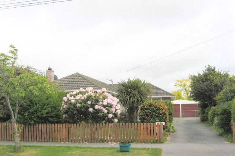 Photo of property in 69 Liverton Crescent, Bishopdale, Christchurch, 8053