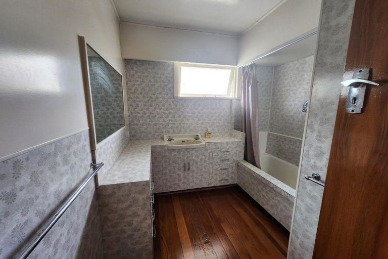 Photo of property in 28 Bayly Road, Moturoa, New Plymouth, 4310