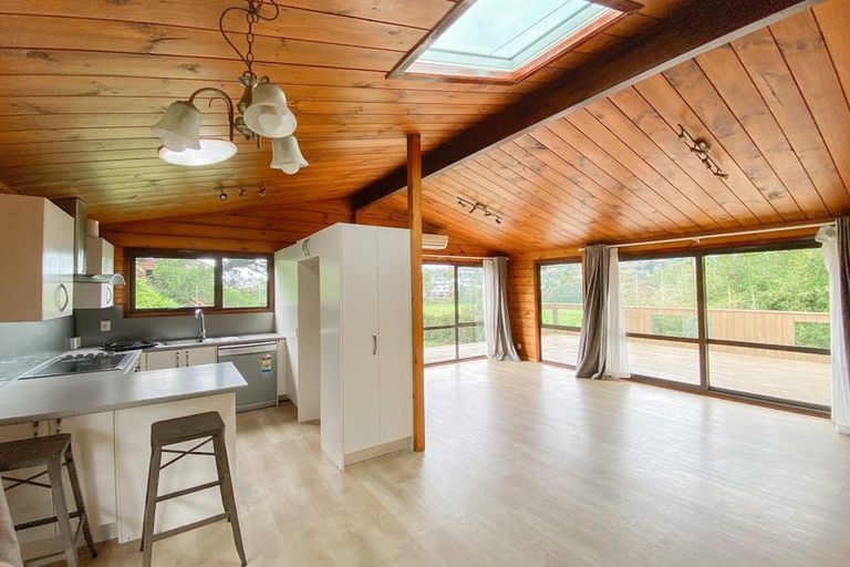 Photo of property in 16 Woodlands Crescent, Browns Bay, Auckland, 0630