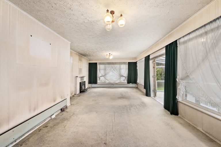 Photo of property in 27 Lees Grove, Wainuiomata, Lower Hutt, 5014