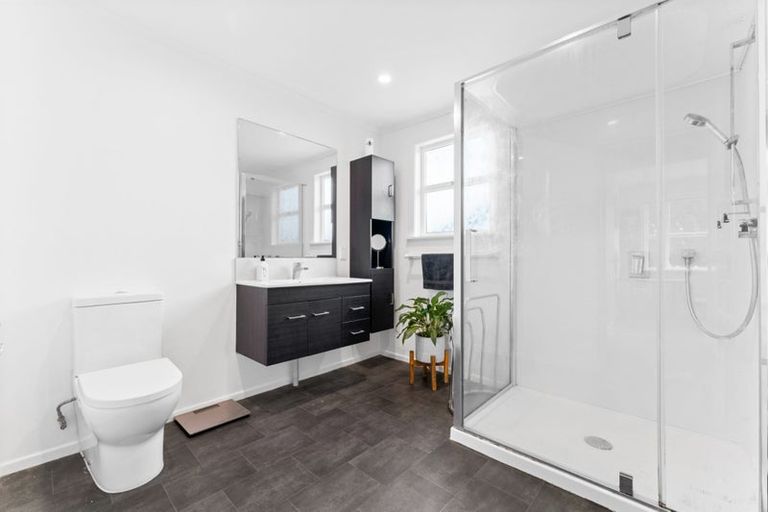 Photo of property in 15 Lendic Avenue, Henderson, Auckland, 0612