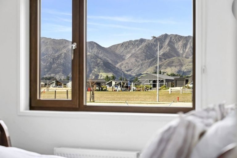 Photo of property in 185 Burdon Loop, Lake Hawea, 9382