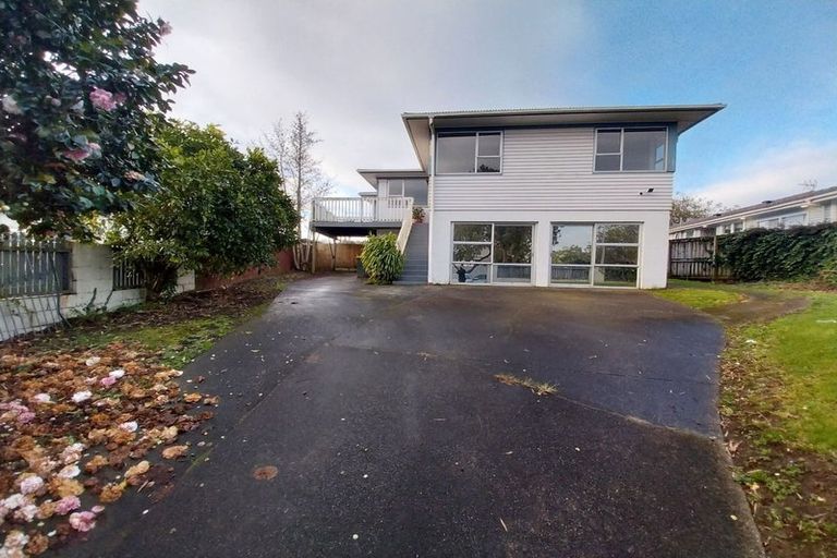 Photo of property in 10 Waimahia Avenue, Weymouth, Auckland, 2103