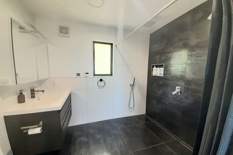 Photo of property in 32 Woodvale Grove, Fairfield, Lower Hutt, 5011