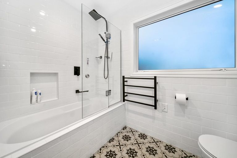 Photo of property in 83b Taikata Road, Te Atatu Peninsula, Auckland, 0610