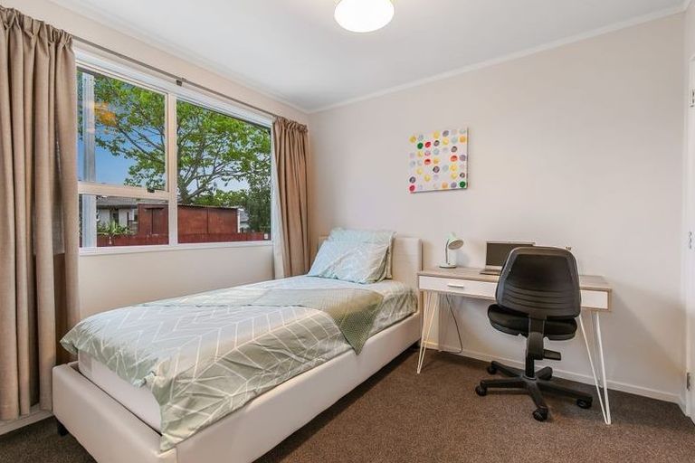 Photo of property in 2/13 Hamurana Place, Te Atatu Peninsula, Auckland, 0610